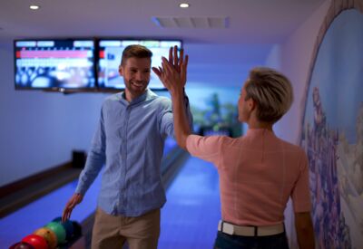 Bowlingbahn im Hotel & Restaurant Waldblick Friedersdorf bei Pulsnitz, Bowling, Teamevent, sportlich aktiv, Gruppen-Event, Gruppenspiel, Bowlen, Bowlingabend, Bowling & Essen, Burger & Bowl, Tagen im Grünen, After-Work-Party, Mice, Tagungslocation, Tagung