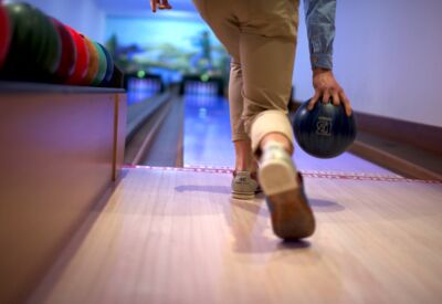 Bowlingbahn im Hotel & Restaurant Waldblick Friedersdorf bei Pulsnitz, Bowling, Teamevent, sportlich aktiv, Gruppen-Event, Gruppenspiel, Bowlen, Bowlingabend, Bowling & Essen, Burger & Bowl, Tagen im Grünen, After-Work-Party, Mice, Tagungslocation, Tagung